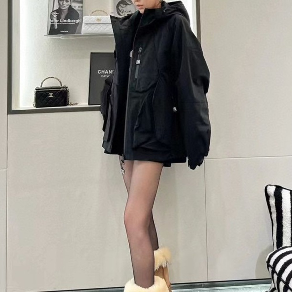 Chanel Women's Black Jacket Oversized - Picture 7 of 16